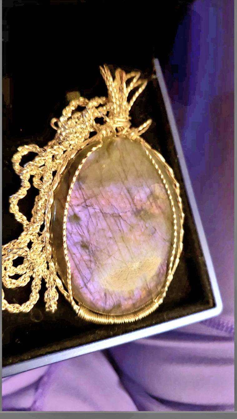 Front side-Rare, Purple , pink, Labradorite Pendant, artisaFront side-Rare, Purple , pink, Labradorite Pendant, artisan 130ct,large  925 silver chain,Handmade,VERES Celtic Designsn 130ct,large  925 silver chain,Handmade,VERES Celtic Designs